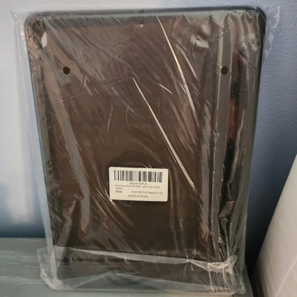 IPad Tablet Black Case NEW NWT Slim‎ with Stand. 10.5 inch.